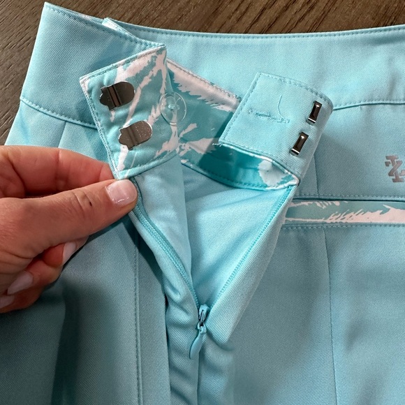 Izod Golf Skort Light Blue Size 2 - Picture 6 of 14